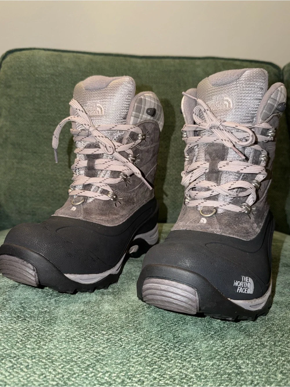 The North Face Women's Gray and Black Insulated Waterproof Winter Boots